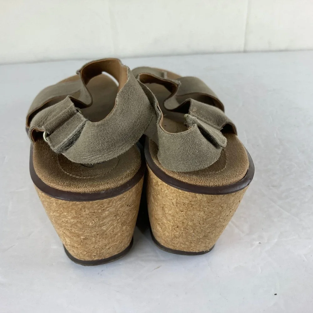 Clarks Wedge Sandals Womens 9M Taupe Grey Leather Cork Platform Slingback - Picture 7 of 8